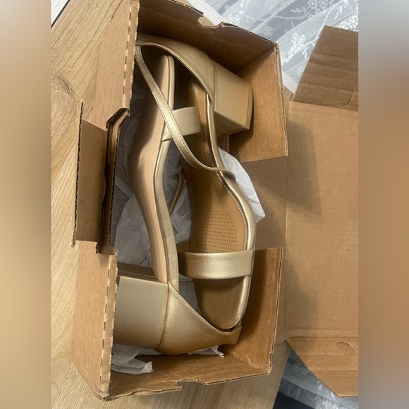 Comfortview gold heels - Picture 3 of 6